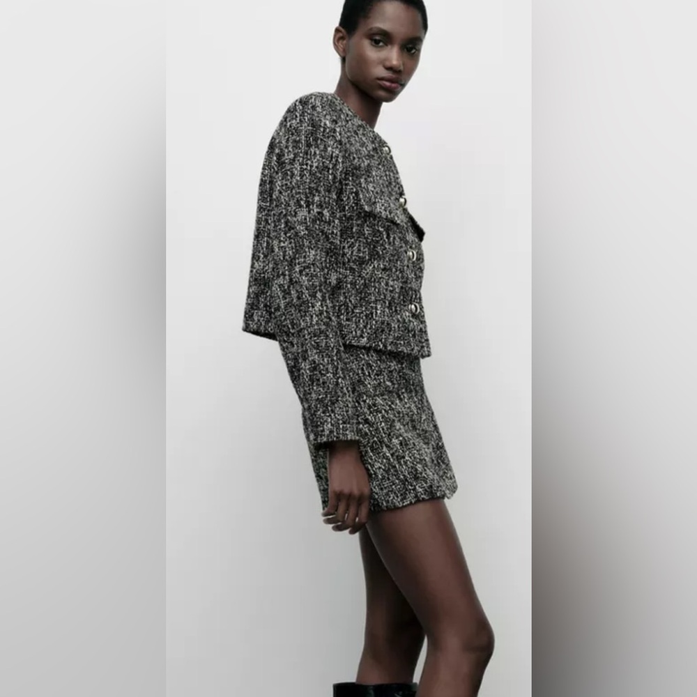 ZARA…SHORT STRUCTURE BLAZER